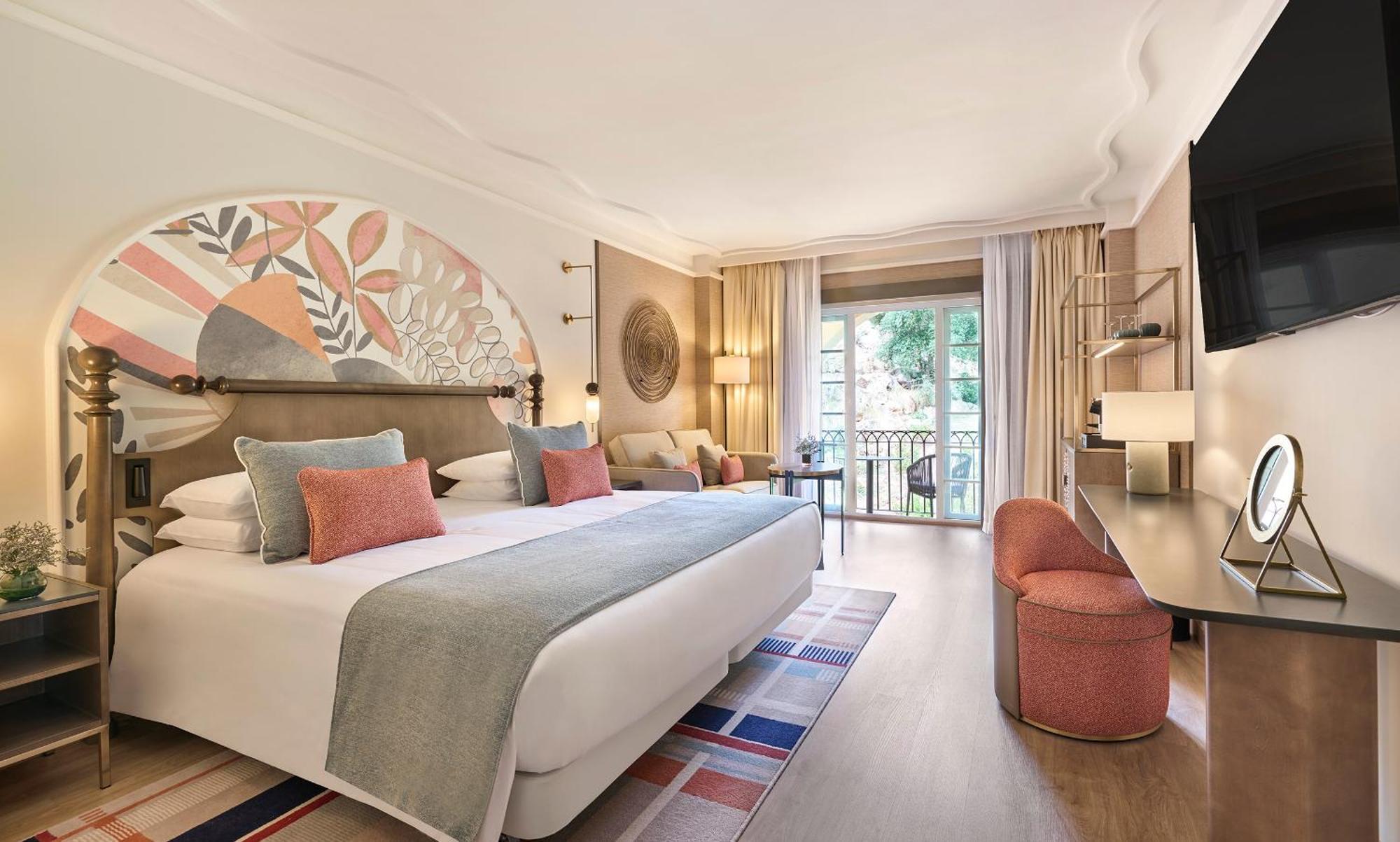 King Room with Grand Terrace and Golf View - Grand Club Access